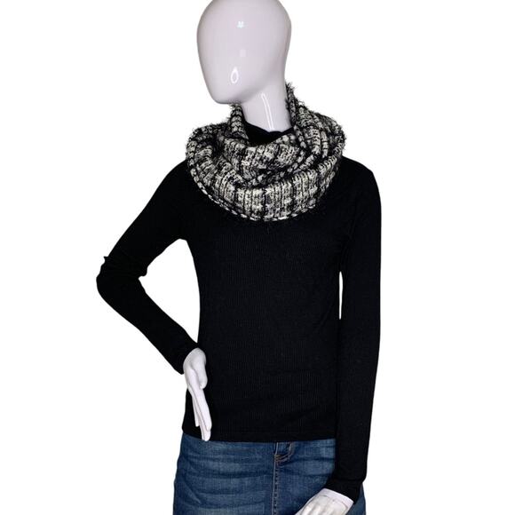 BCBGeneration Infinity Scarf Knit Black and White One Size - Picture 2 of 10